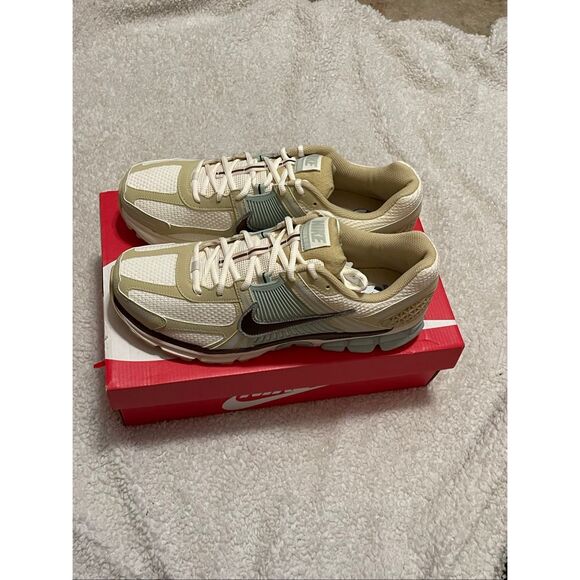 Nike Zoom Vomero 5 SE Team Gold/Fauna Brown Men’s 11.5 NIB - Picture 10 of 13